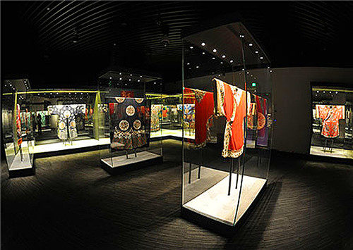 Guanfu Museum at the Shanghai Tower - Bespoke Travel Co